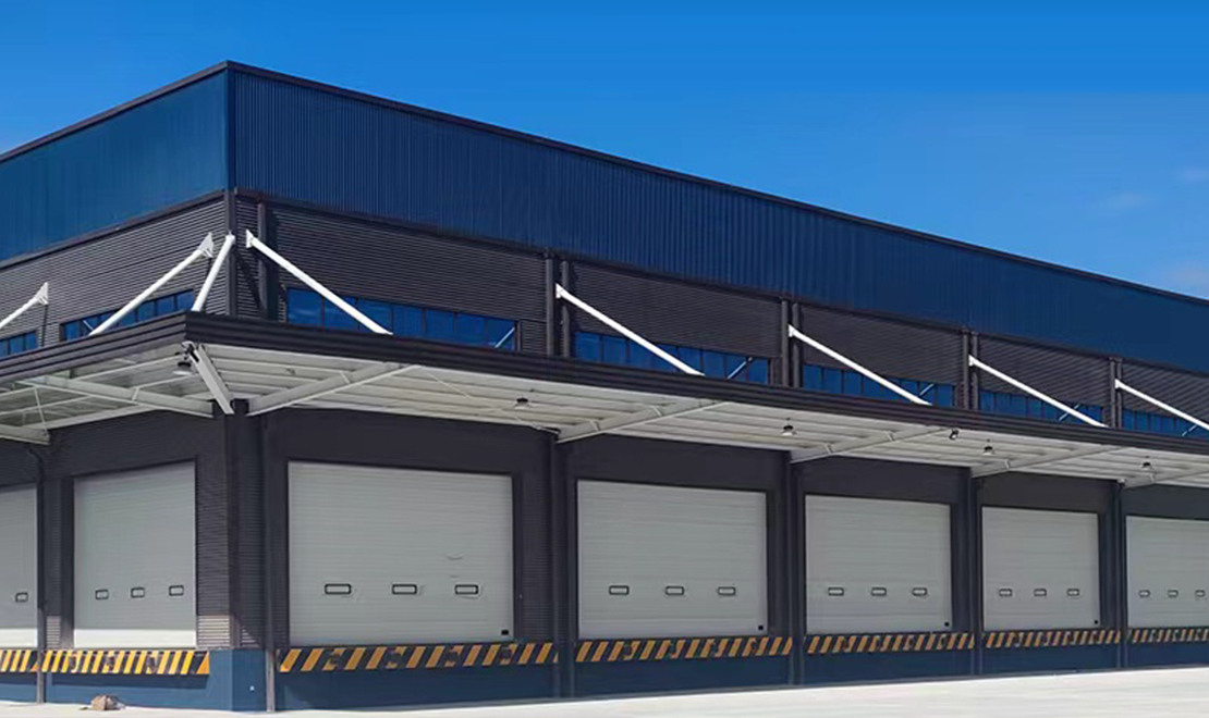 A broad business range means that, in terms of both function and design, HJ sectional industrial doors blend ideally into modern industrial architecture, from the standardized all-purpose unit to the individual designer-style buildings.